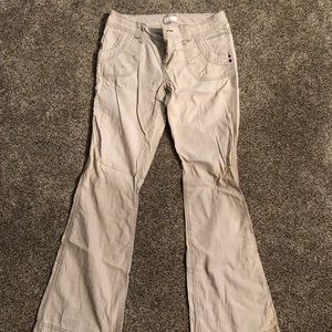Maurice’s women’s khaki pants